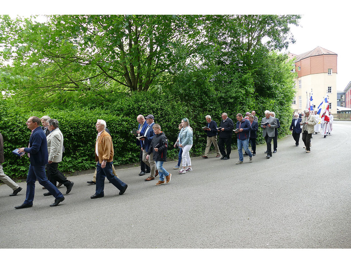 Bittprozession an Christi Himmelfahrt (Foto: Karl-Franz Thiede)